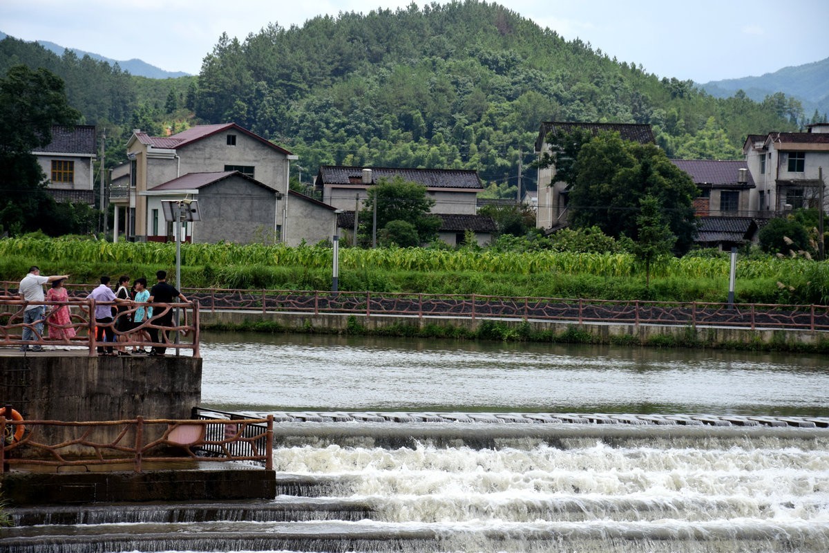 漫步星城 走街串巷（287）寻觅空中玻璃