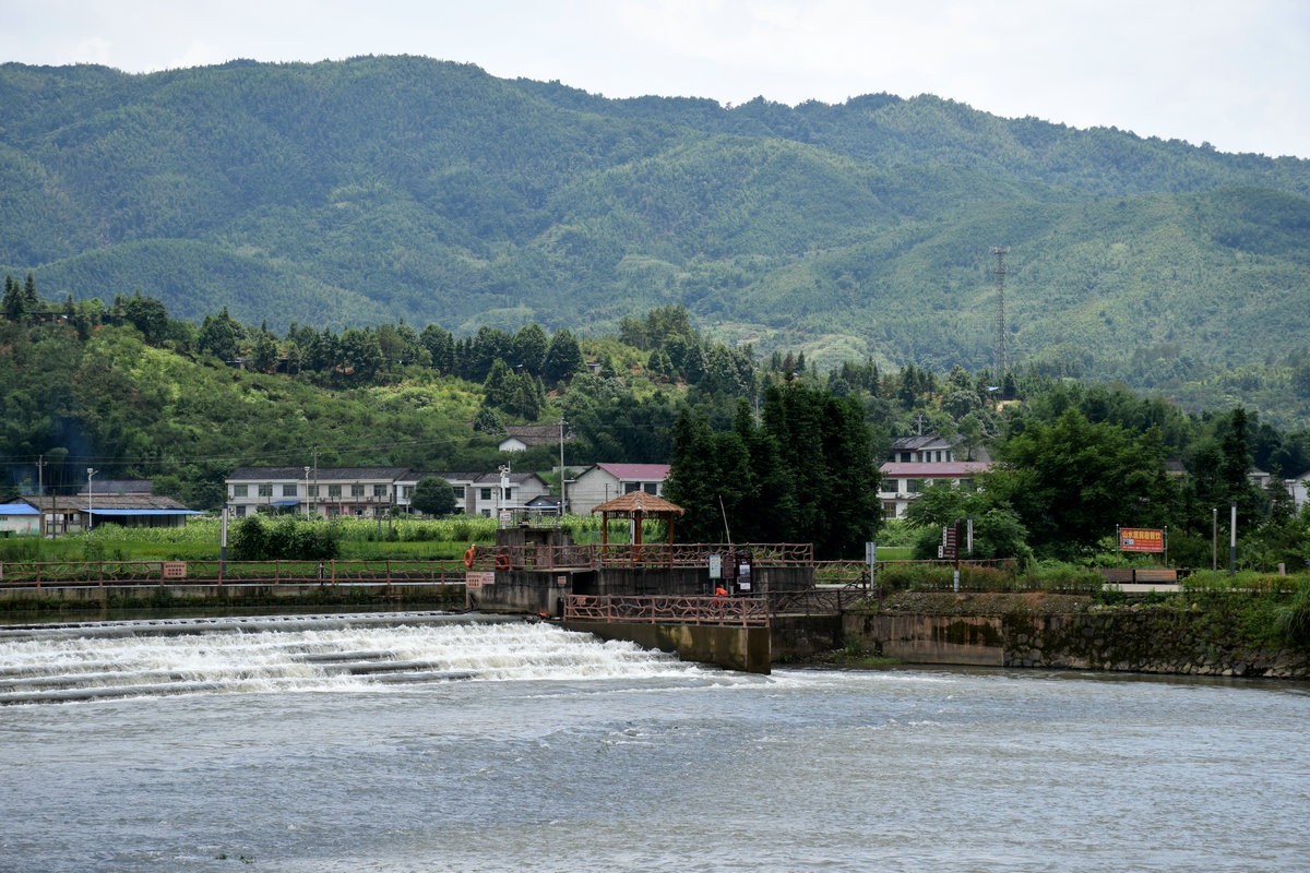 漫步星城 走街串巷（287）寻觅空中玻璃