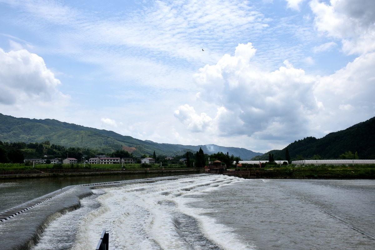 漫步星城 走街串巷（287）寻觅空中玻璃