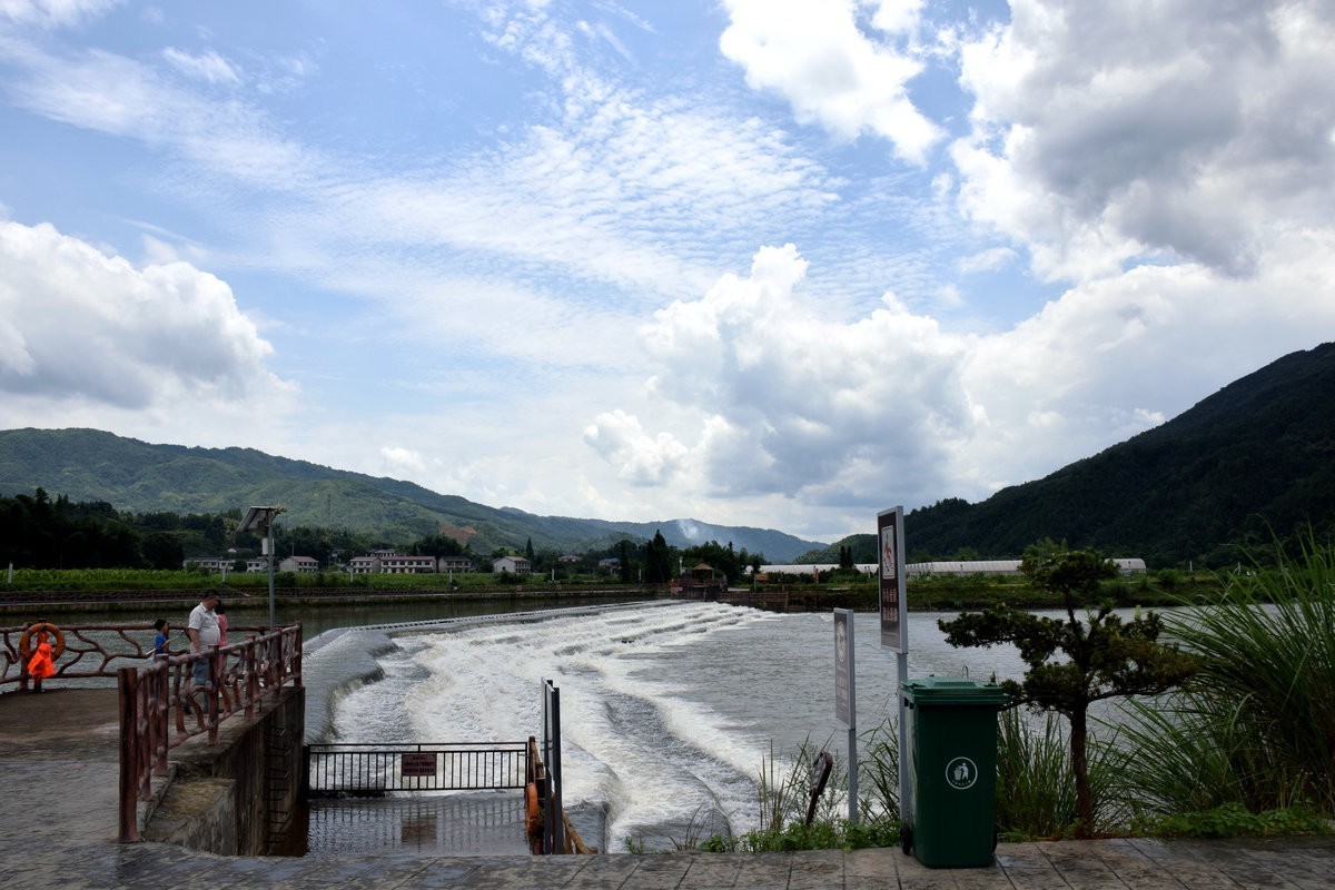 漫步星城 走街串巷（287）寻觅空中玻璃