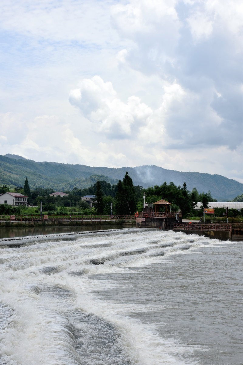 漫步星城 走街串巷（287）寻觅空中玻璃