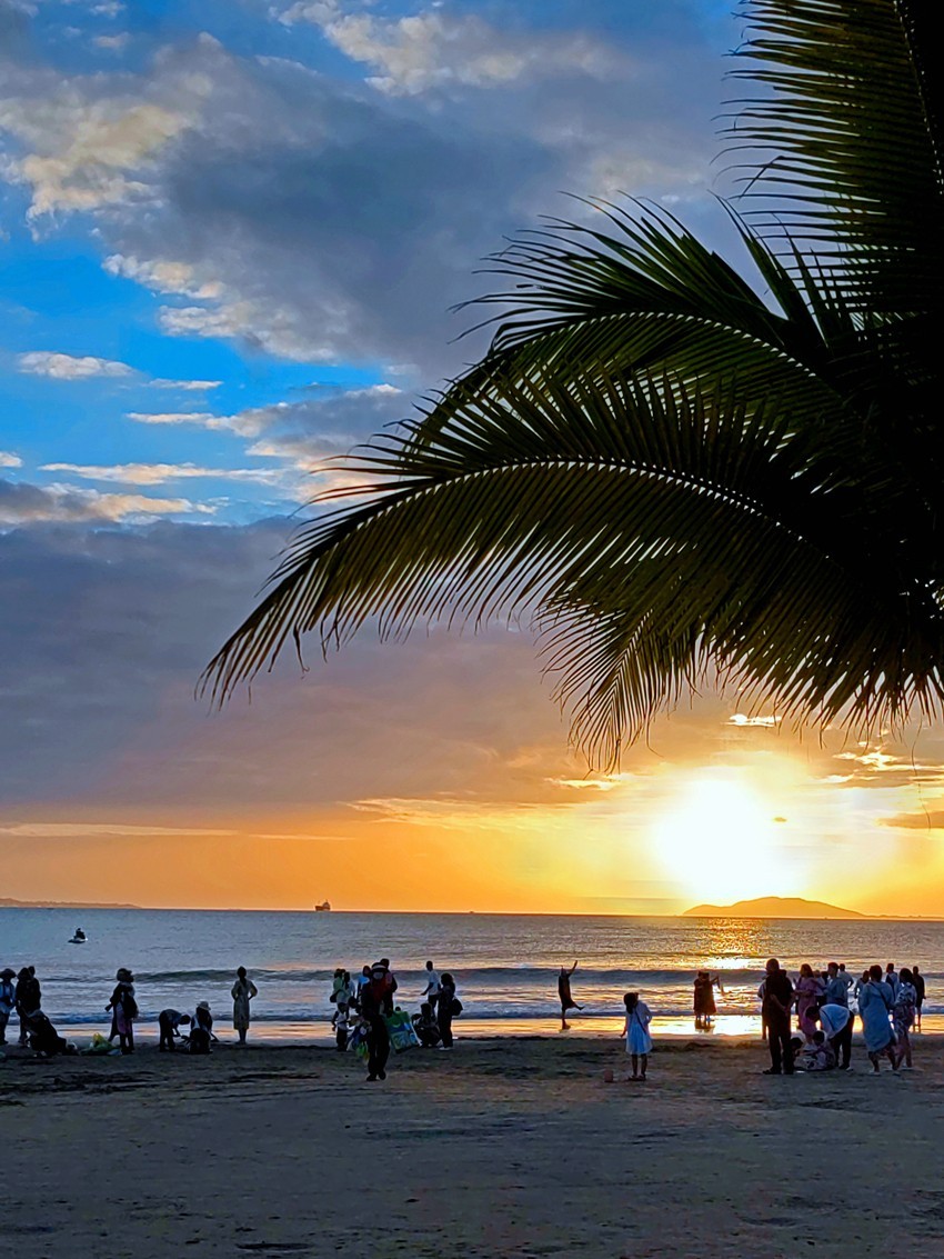 三亚椰梦长廓夕阳231218(2)