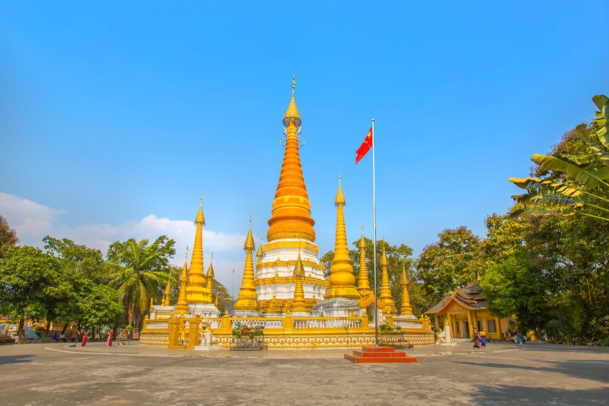 2025-04-09云南瑞丽姐勒金塔（一）