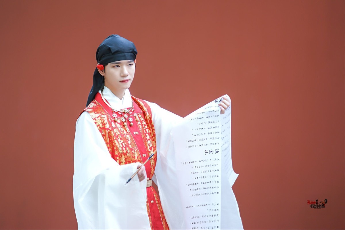 【红墙·书生】---俊峰