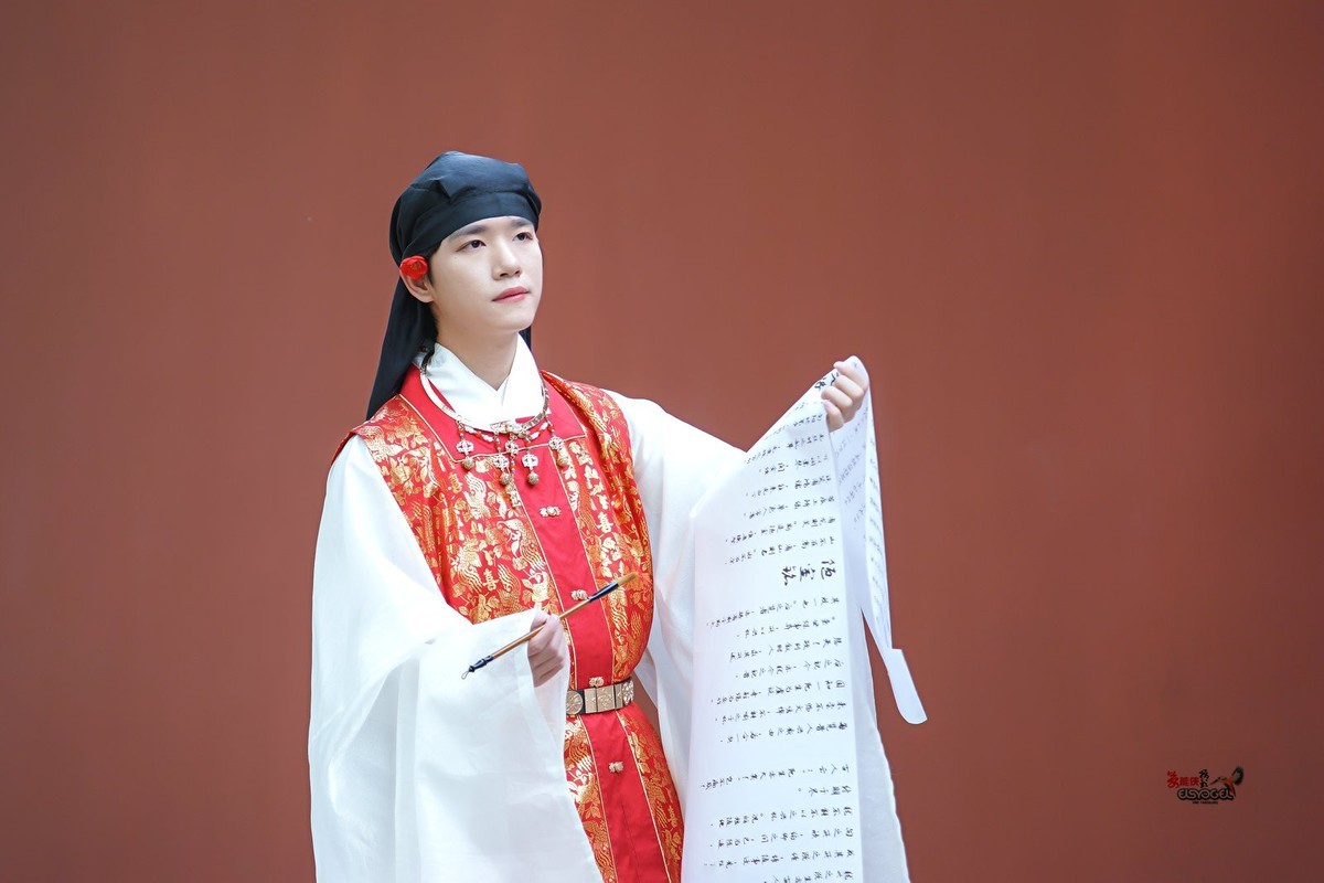 【红墙·书生】---俊峰