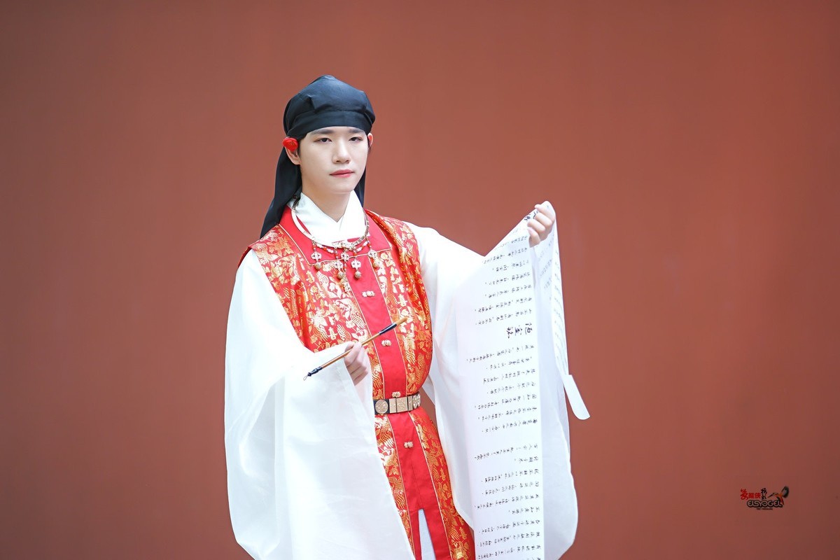 【红墙·书生】---俊峰