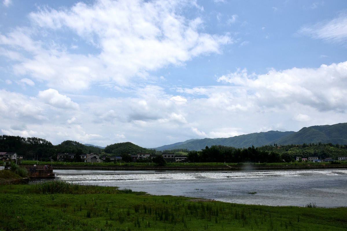 漫步星城 走街串巷（287）寻觅空中玻璃