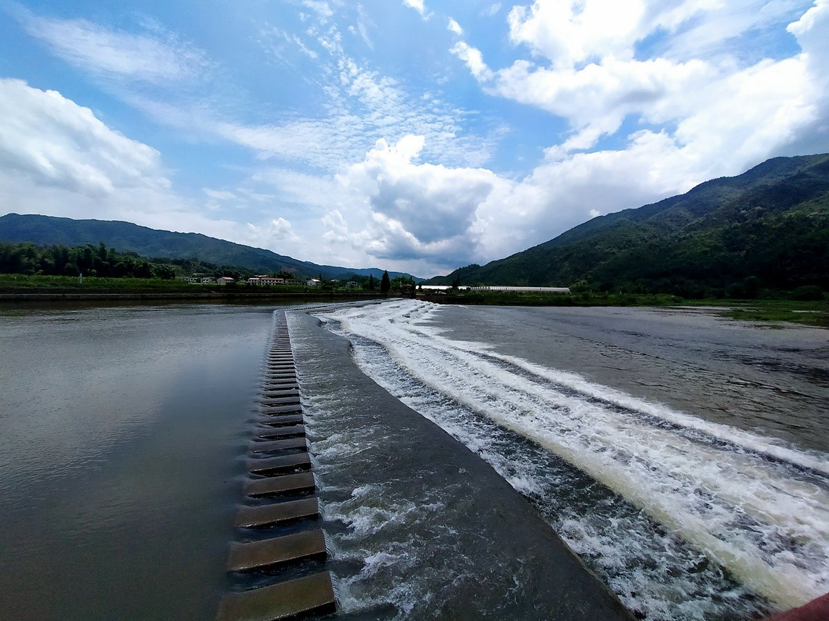 漫步星城 走街串巷（287）寻觅空中玻璃