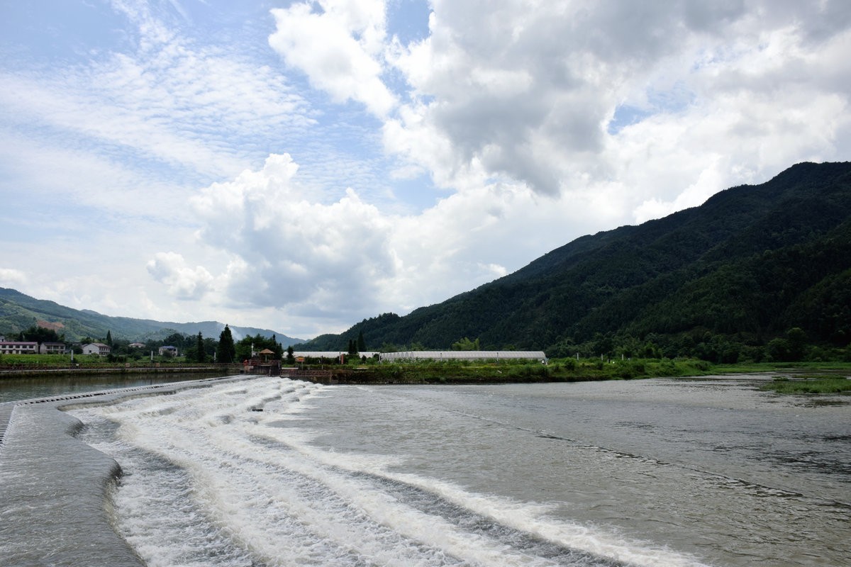 漫步星城 走街串巷（287）寻觅空中玻璃