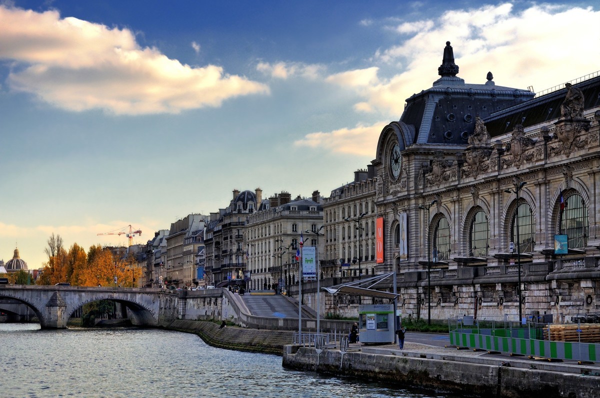 塞纳河畔风光