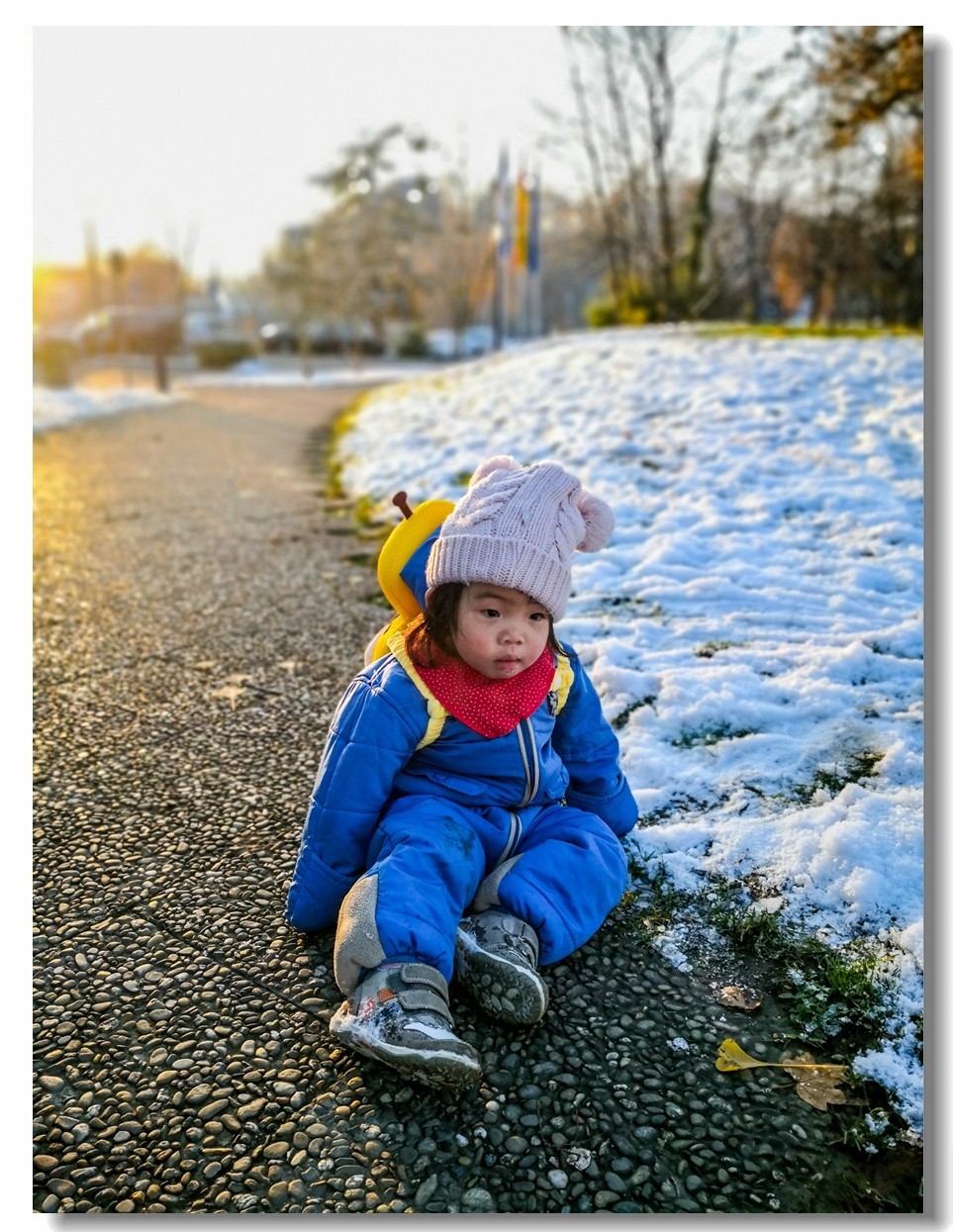 艾琳娜第一次玩雪（一岁半）