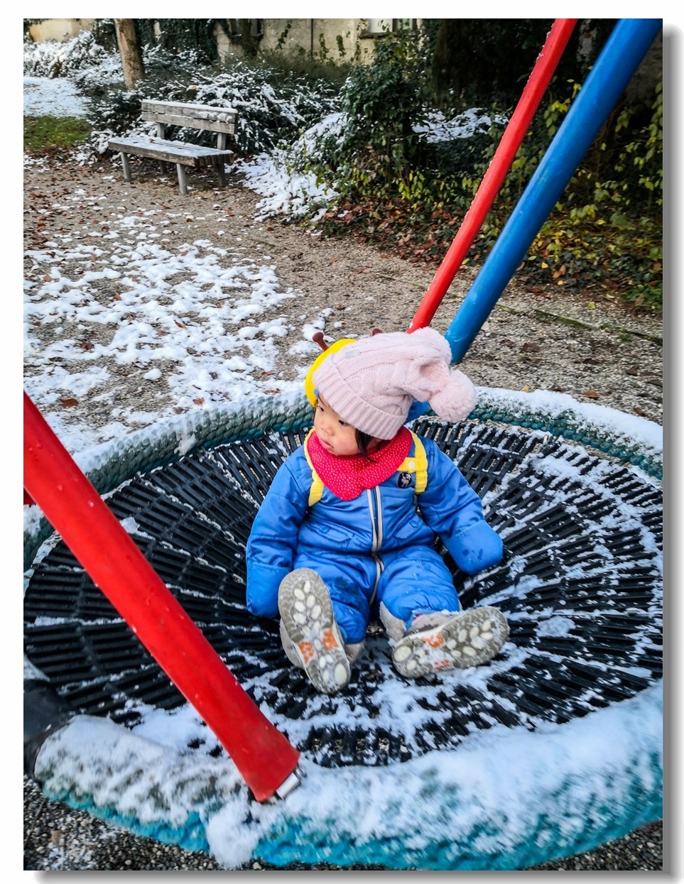 艾琳娜第一次玩雪（一岁半）