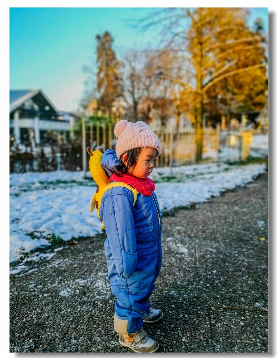 艾琳娜第一次玩雪（一岁半）