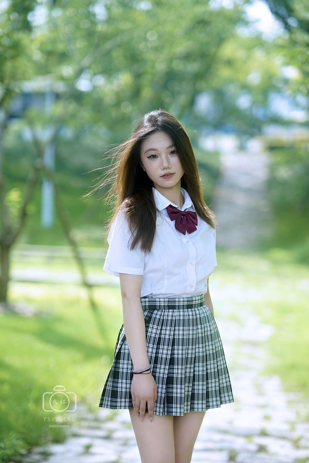 穿格子裙的学妹
