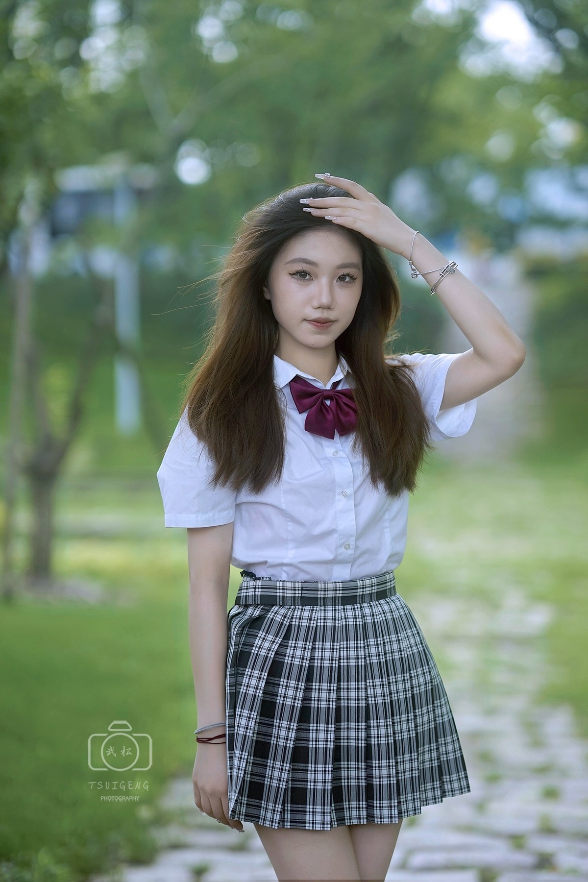 穿格子裙的学妹