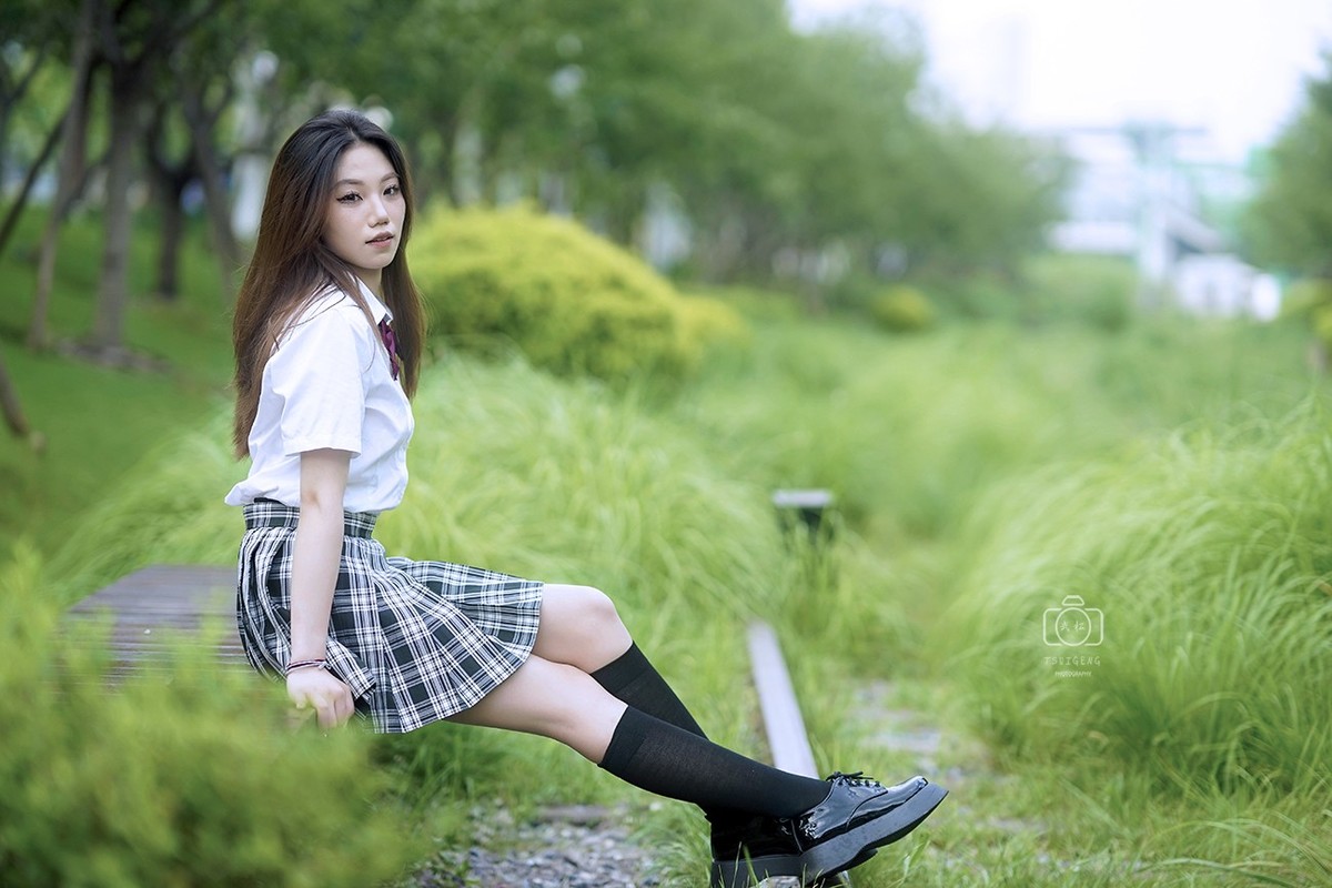 穿格子裙的学妹