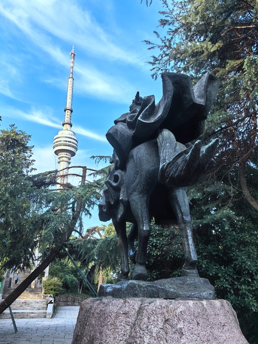 电视塔下*龟山——武汉随笔