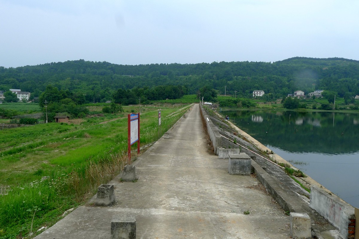 前进水库钓场，今天有人在这钓到了两只大甲鱼