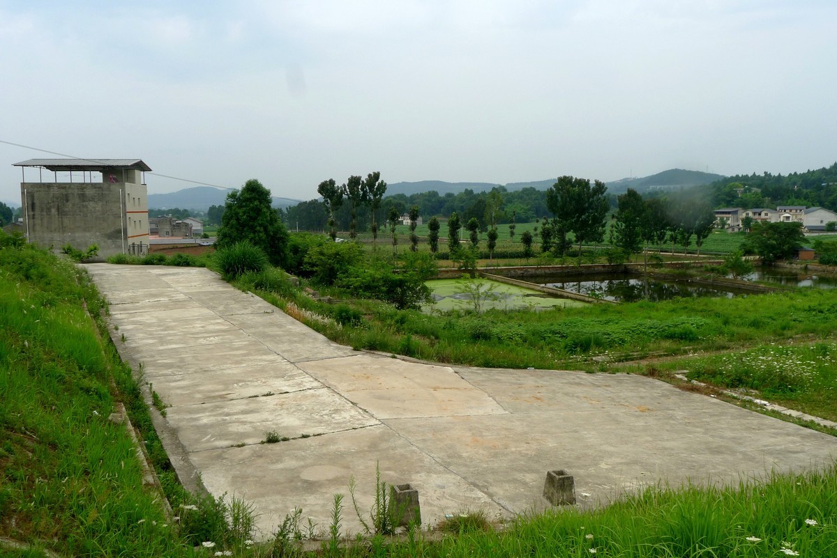 前进水库钓场，今天有人在这钓到了两只大甲鱼