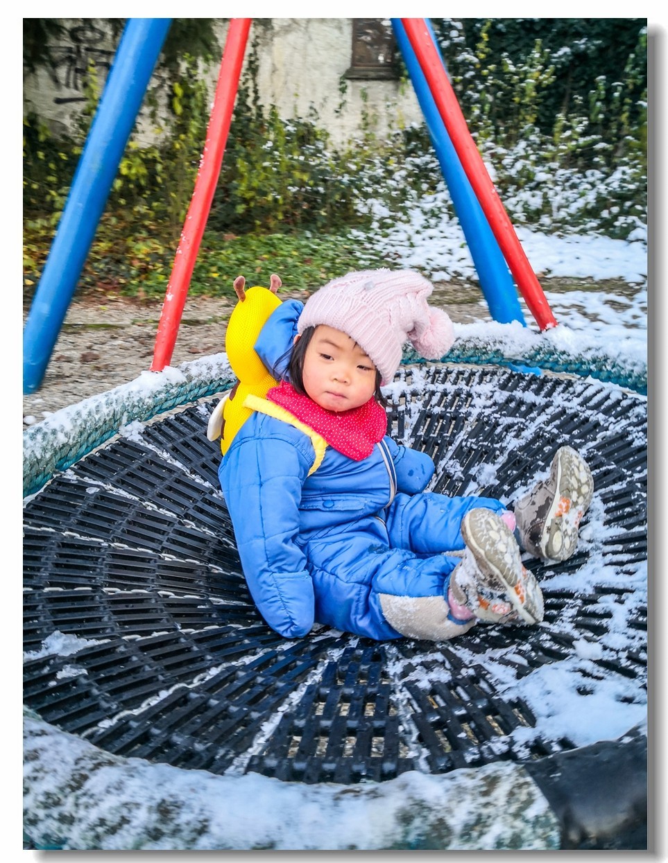 艾琳娜第一次玩雪（一岁半）