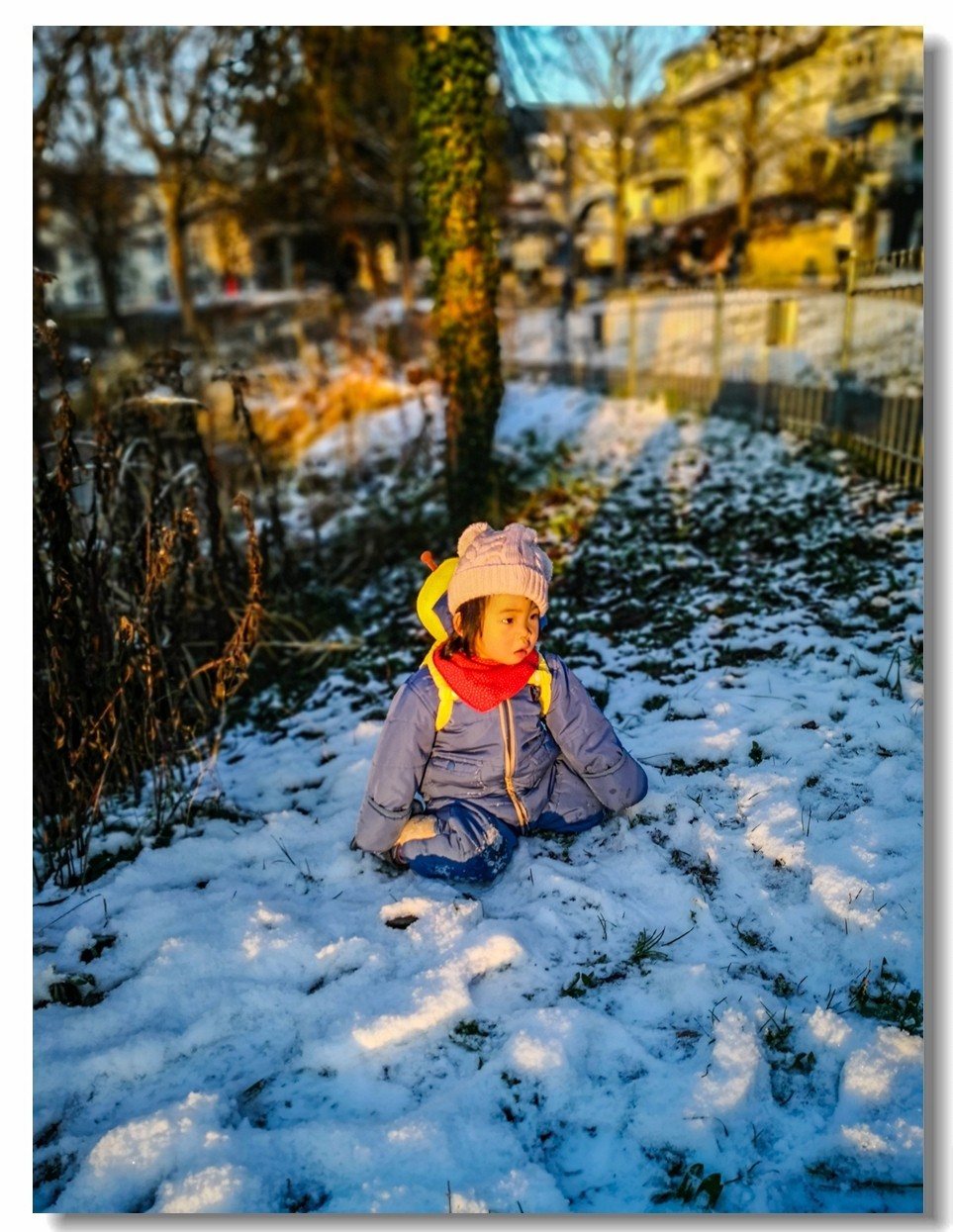 艾琳娜第一次玩雪（一岁半）