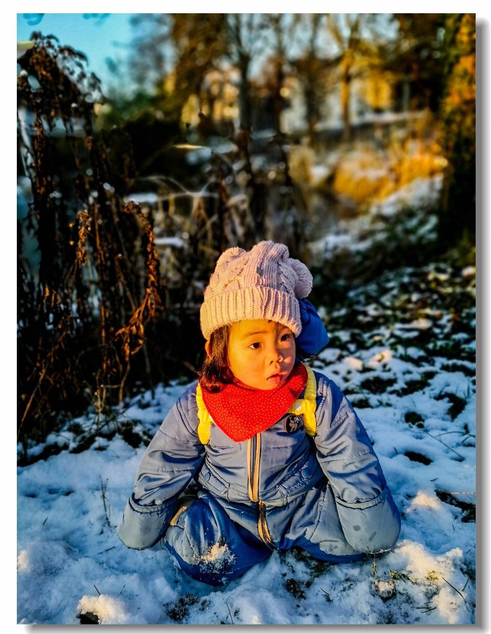 艾琳娜第一次玩雪（一岁半）