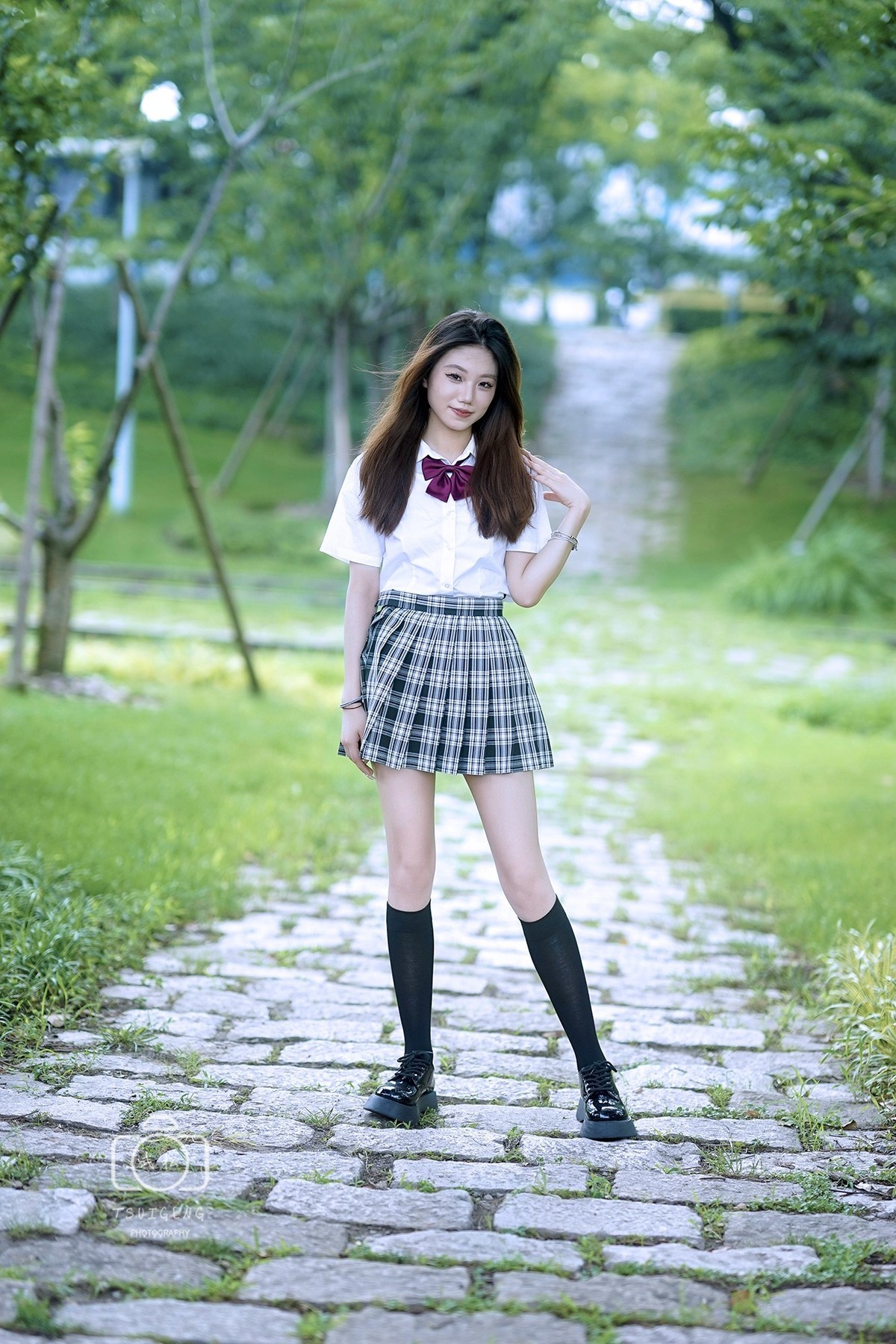 穿格子裙的学妹