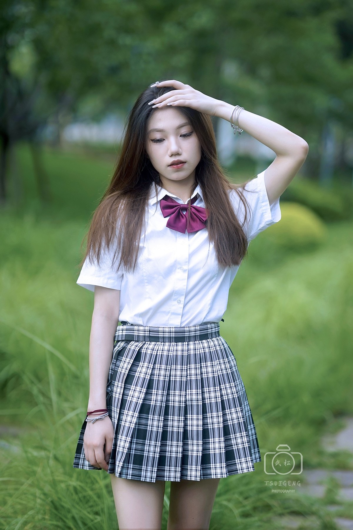 穿格子裙的学妹