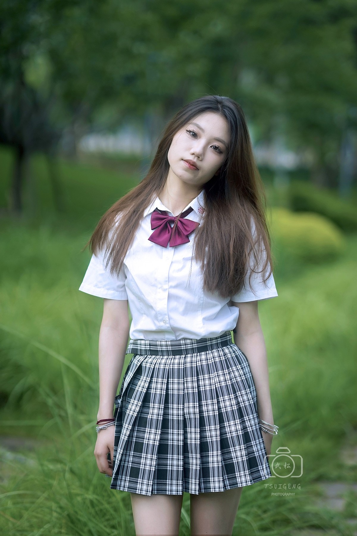 穿格子裙的学妹