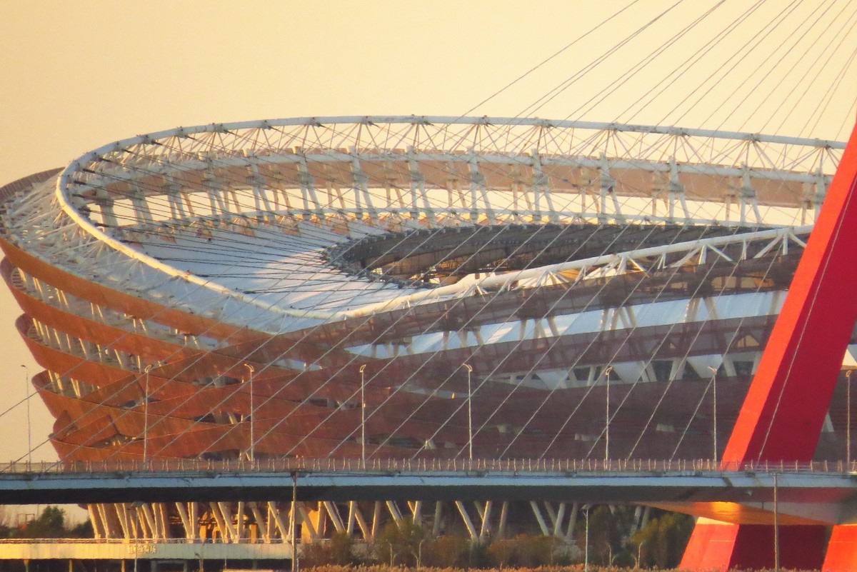 夕阳下隔河遥看对岸奥体中心