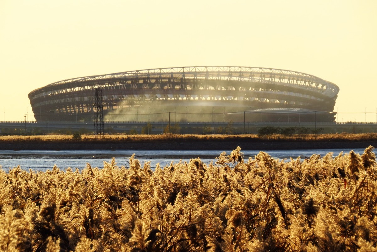 夕阳下隔河遥看对岸奥体中心