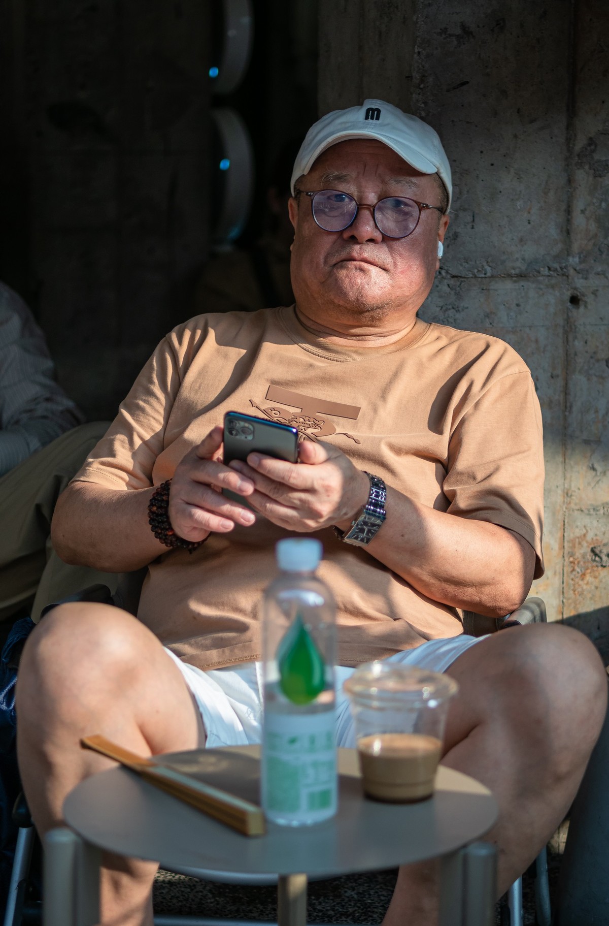 安福路上人物抓拍