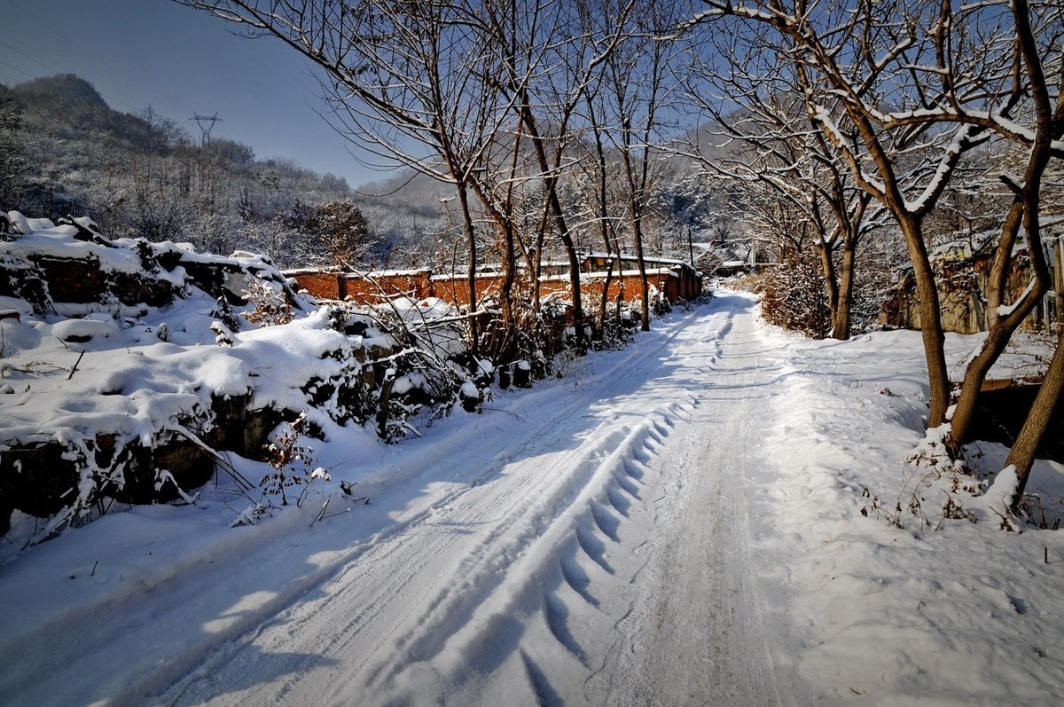 雪后山沟沟