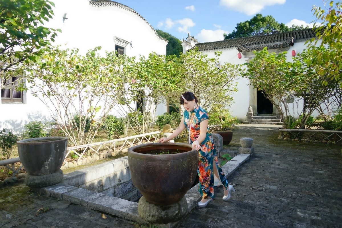 古镇羊楼洞休闲游的美女！