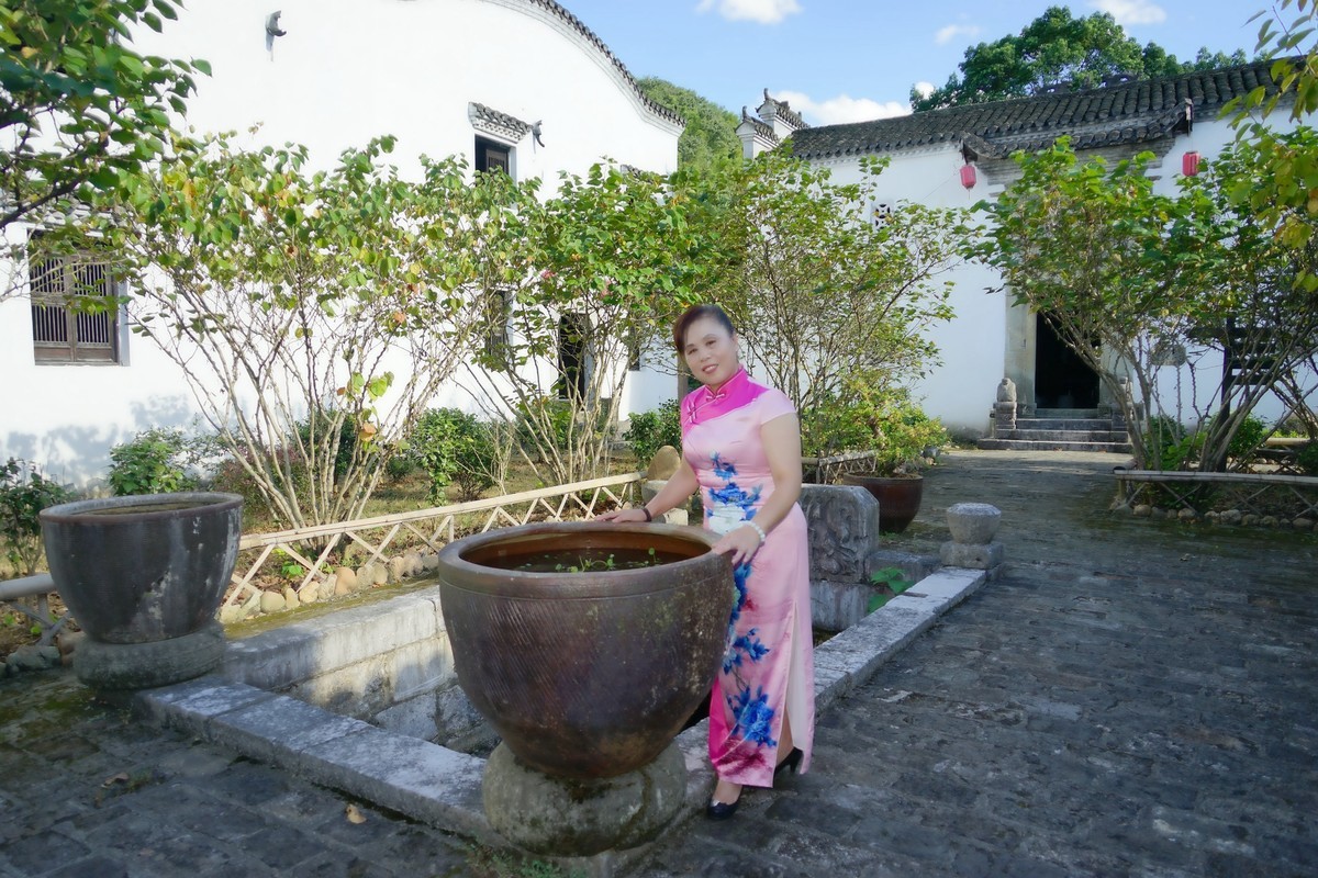 古镇羊楼洞休闲游的美女！