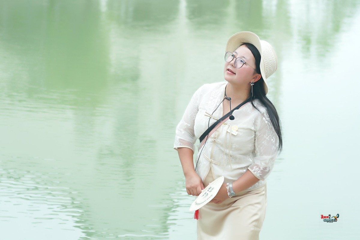 【夏日可爱美女】---婉儿