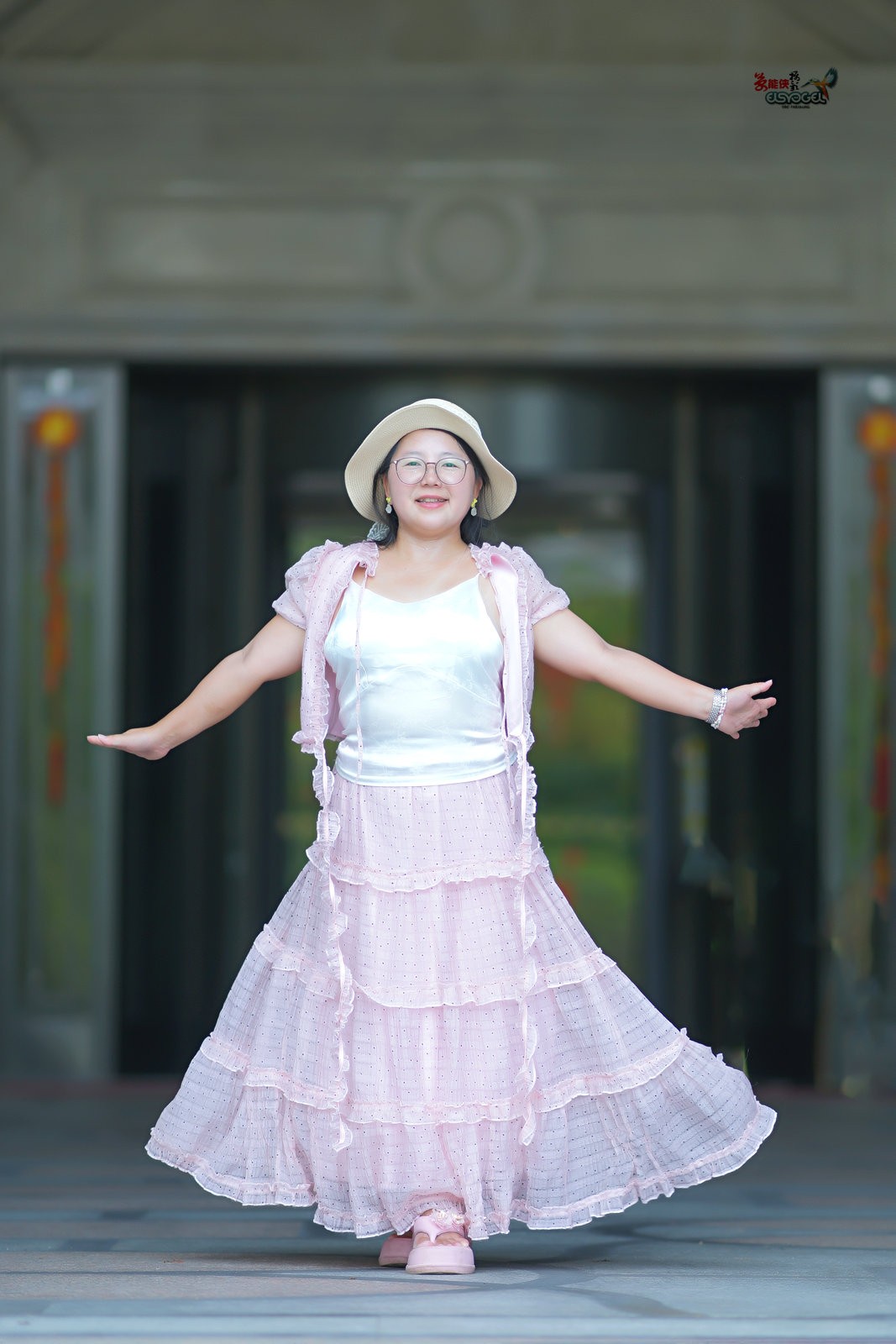 【夏日可爱美女】---婉儿