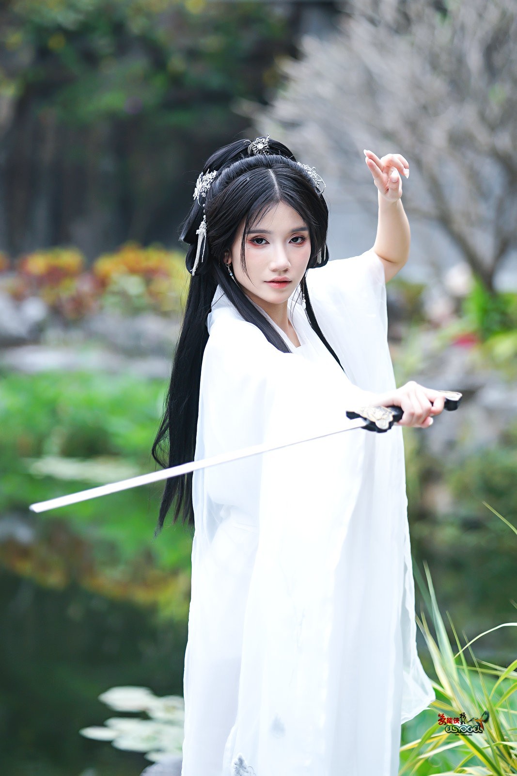 【白衣侠女】---周游