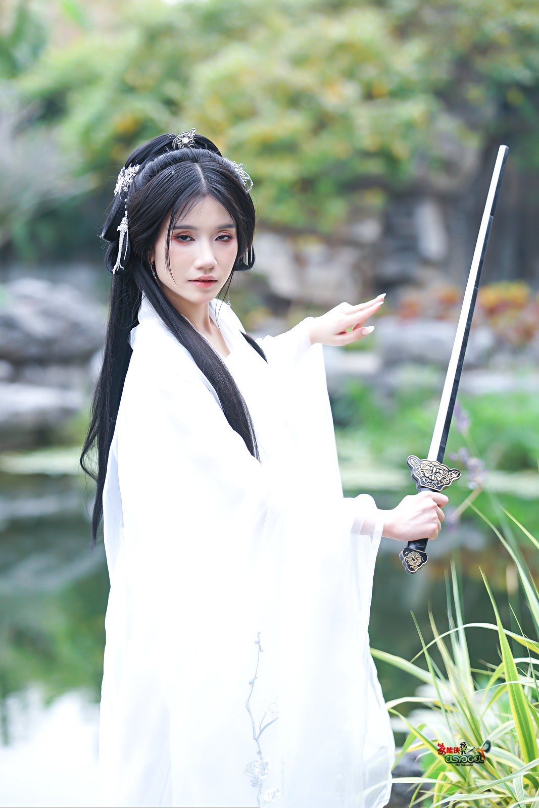 【白衣侠女】---周游