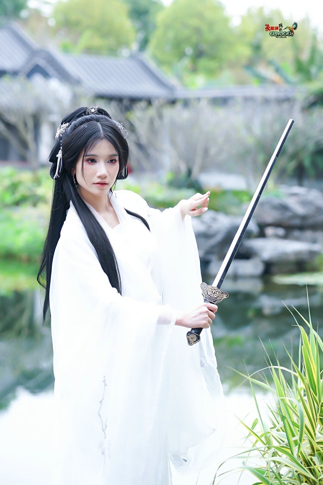 【白衣侠女】---周游