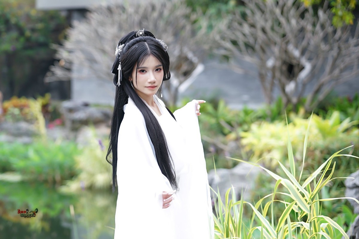 【白衣侠女】---周游