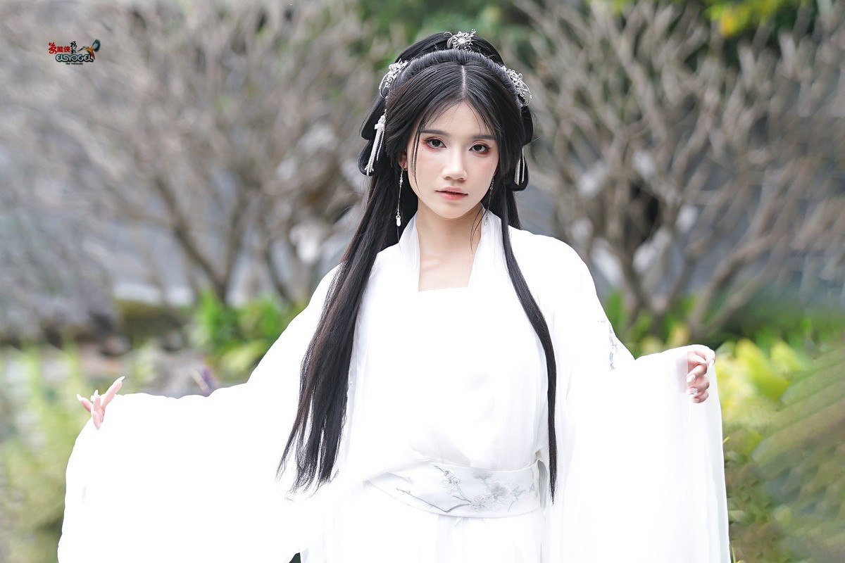 【白衣侠女】---周游