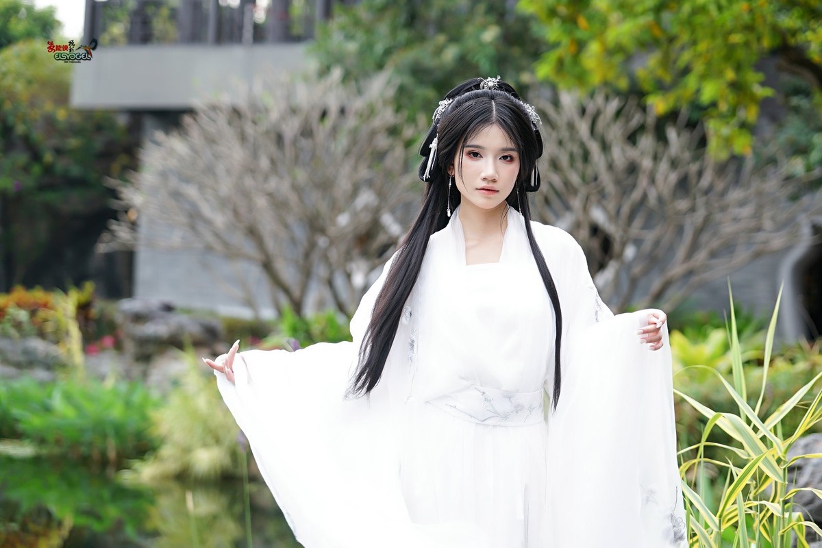 【白衣侠女】---周游