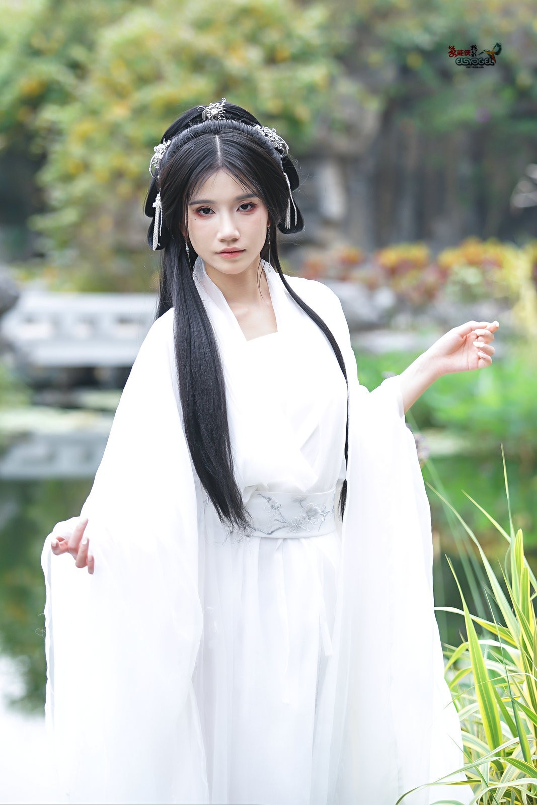 【白衣侠女】---周游