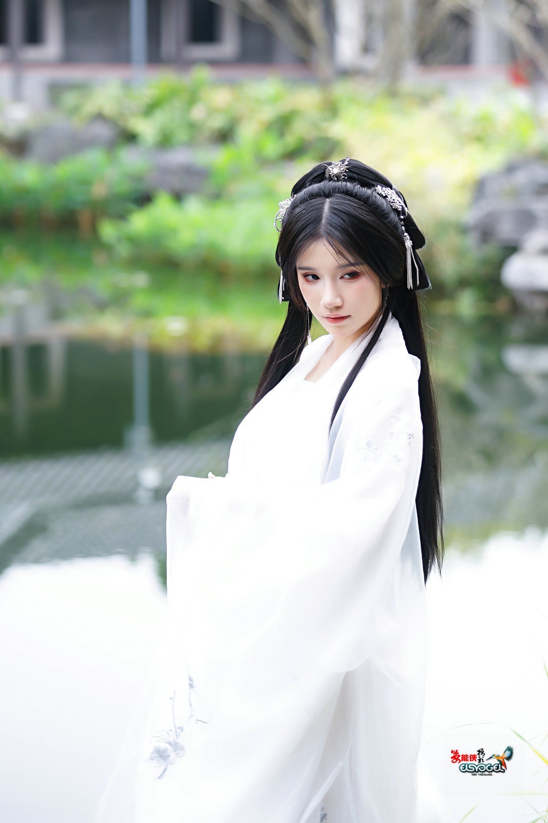 【白衣侠女】---周游