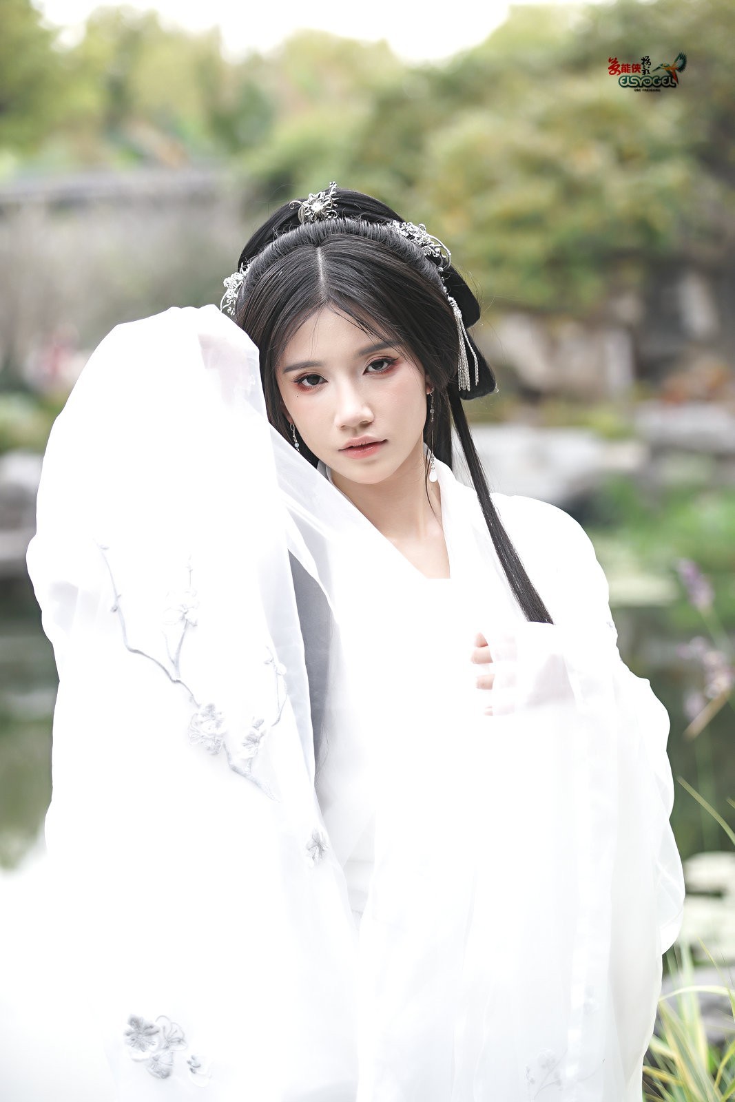 【白衣侠女】---周游