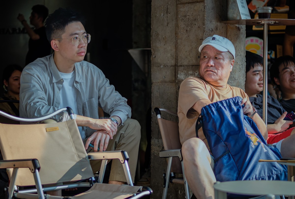 安福路上人物抓拍