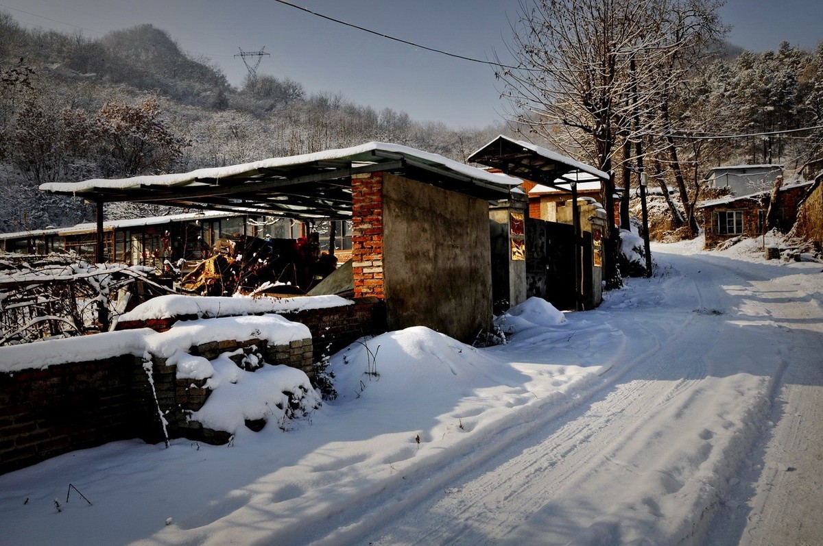 雪后山沟沟