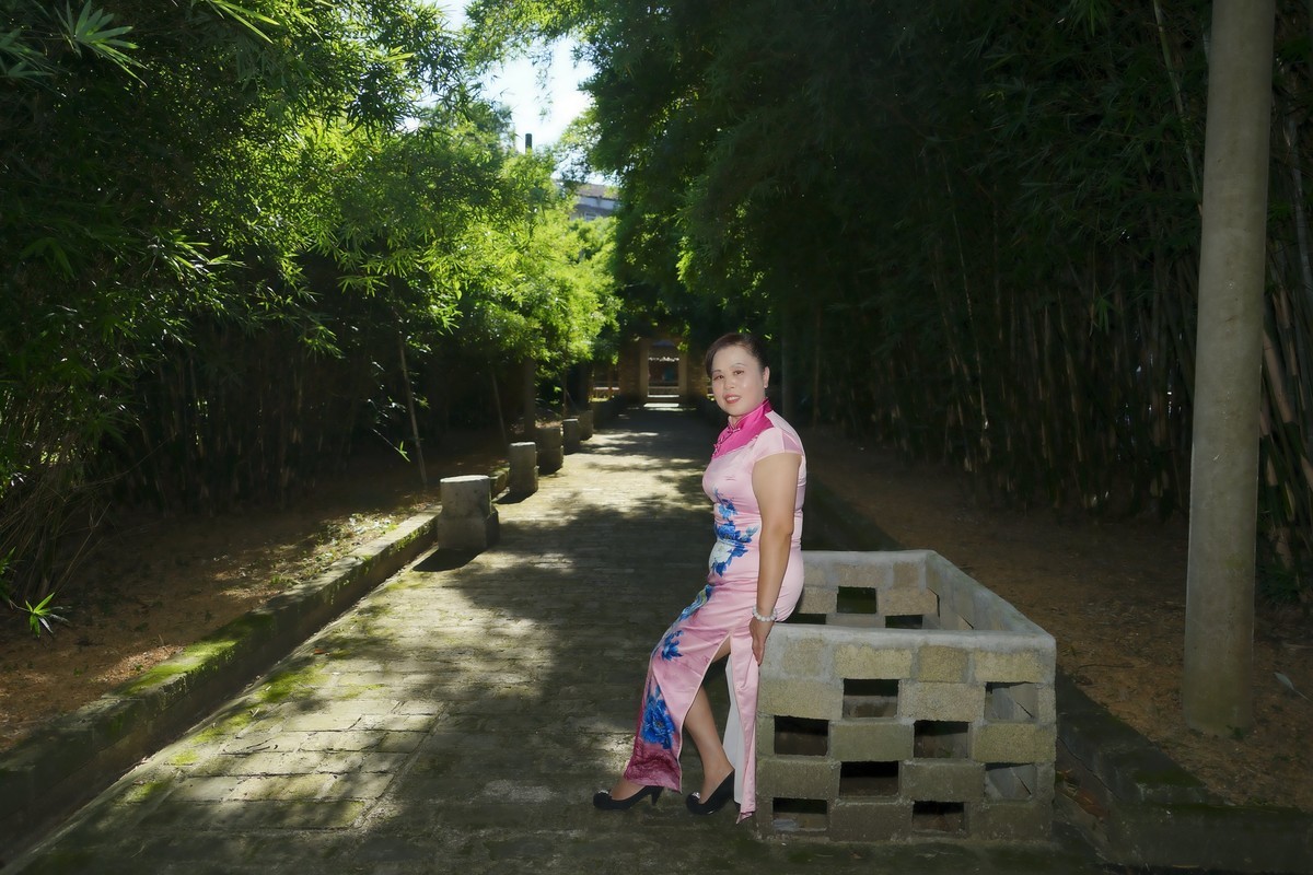 古镇羊楼洞休闲游的美女！