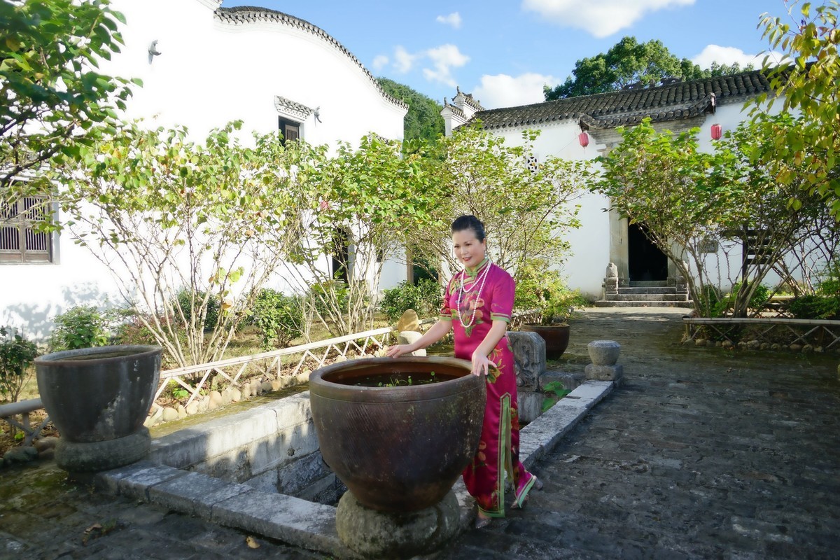 古镇羊楼洞休闲游的美女！